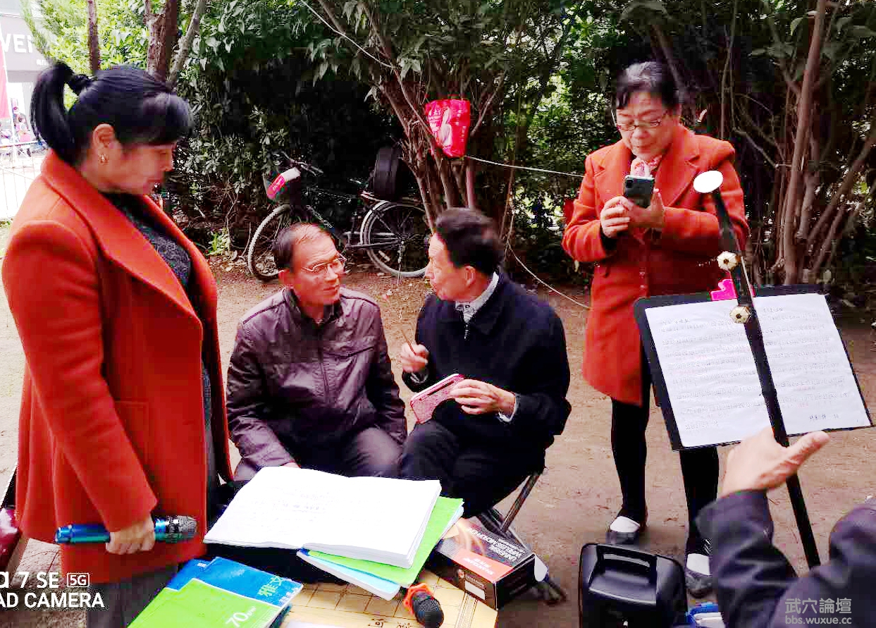    ÷����������һȺ��Ϸ�����ˣ����ǹ�����������